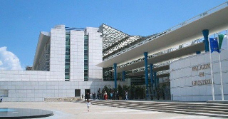 Pescara - Violenze sessuali su allieve minorenni, arrestato istruttore di palestra